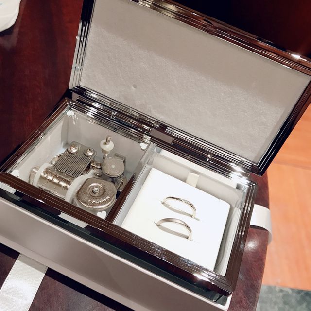 【canal4℃(カナルヨンドシー)の口コミ】 ねじったようなデザインのものを探して、いくつかお店を見て回ったのです…