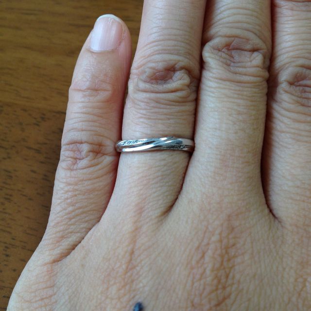 【銀座ダイヤモンドシライシの口コミ】 婚約指輪を同じお店で購入しました。
重ねづけできるタイプのものを探して…