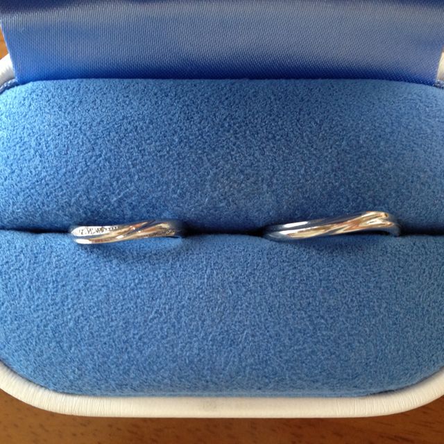 【銀座ダイヤモンドシライシの口コミ】 婚約指輪を同じお店で購入しました。
重ねづけできるタイプのものを探して…