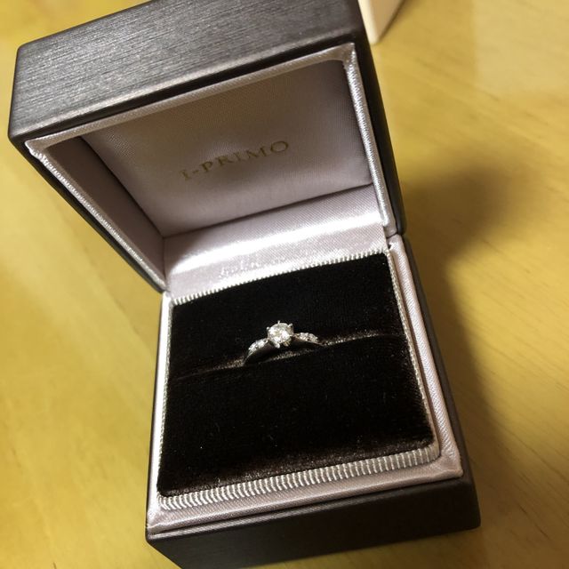 【アイプリモ(I-PRIMO)の口コミ】 とにかく、デザイン。
シンプルだけど華やかなものを選びました。
一時は…