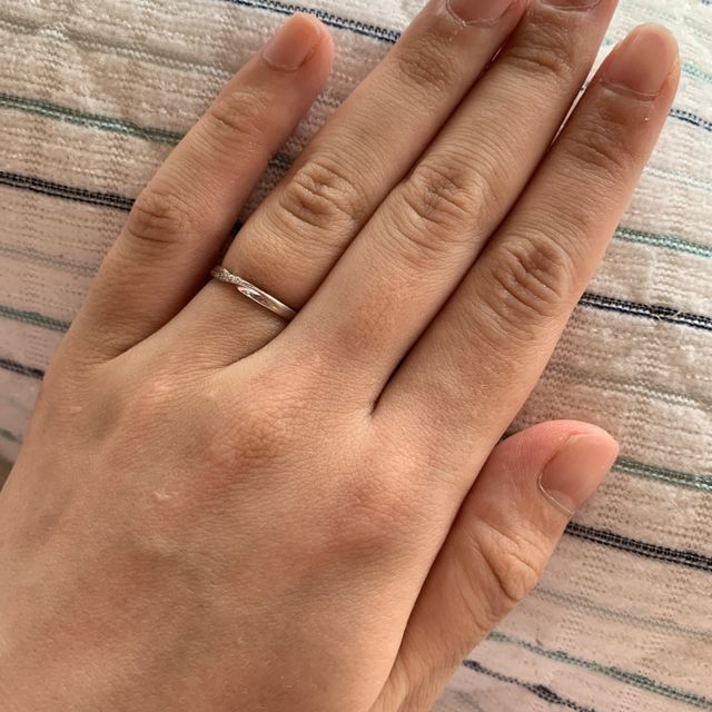 【canal4℃(カナルヨンドシー)の口コミ】 2人とも太めの指輪は嫌で、細めのシンプルなのを探してたところこのデザイ…