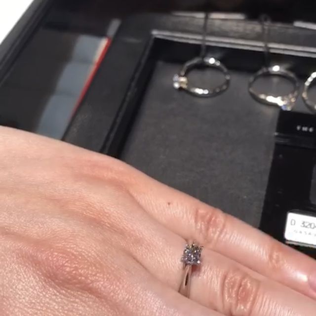 【エクセルコダイヤモンド(EXELCO DIAMOND)の口コミ】 ダイヤモンドの石に、出来るだけ爪が掛からないよう、4点ドメの指輪を探し…