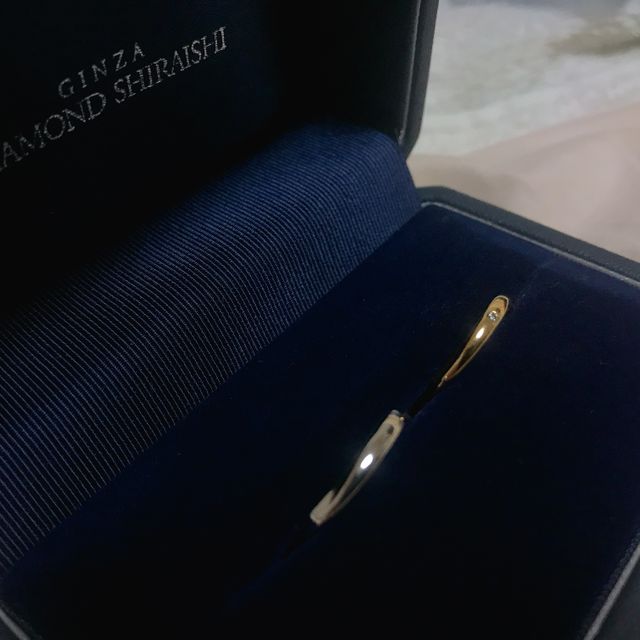 【銀座ダイヤモンドシライシの口コミ】 結婚指輪と婚約指輪を購入し、セットリングっぽくしました。肌馴染みの良…