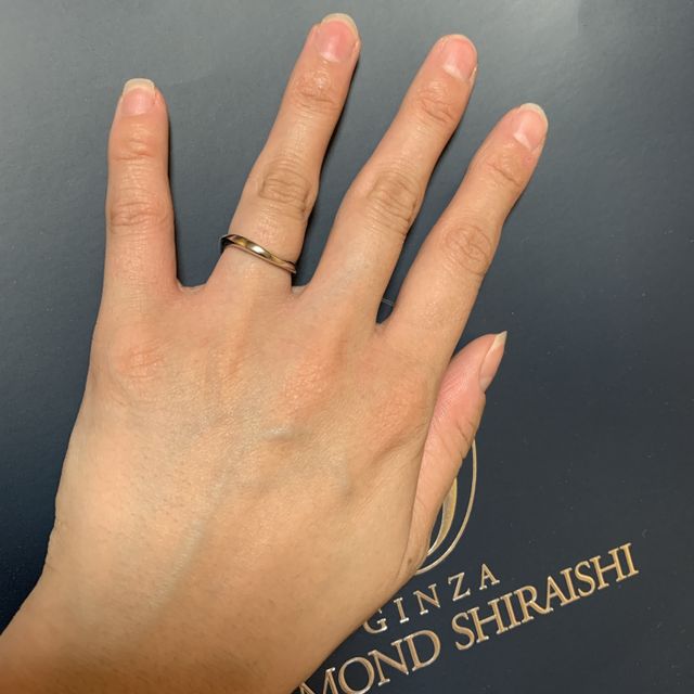 【銀座ダイヤモンドシライシの口コミ】 仕事中も付けていたいため、ダイヤモンド等の装飾品がなく、シンプルなデ…