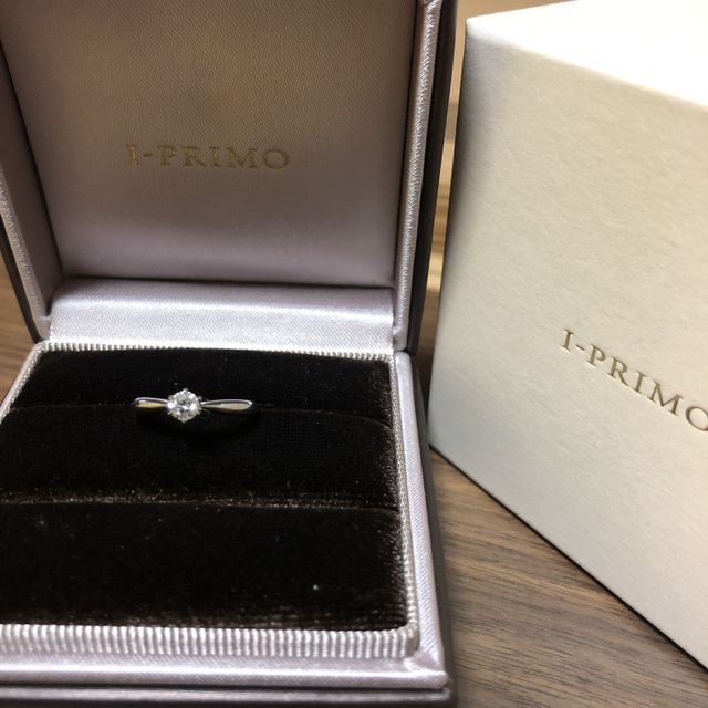 【アイプリモ(I-PRIMO)の口コミ】 華奢でシンプルなデザインがよく、このリングがぴったりだったのでこちら…