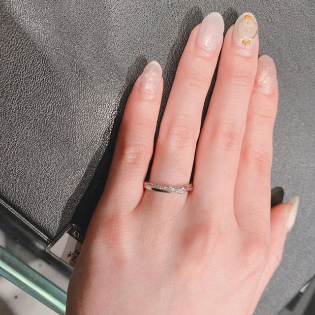 【エクセルコダイヤモンド(EXELCO DIAMOND)の口コミ】 ラインがカーブしているデザインがとても気に入り、お値段も範囲内でした…