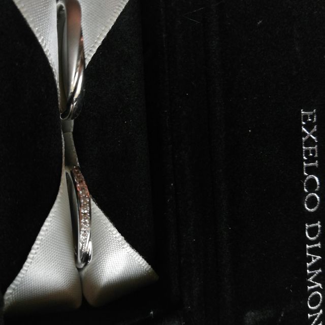 【エクセルコダイヤモンド(EXELCO DIAMOND)の口コミ】 デザインが素敵でした。私は華奢なものが、相手は太いものが好みで、真逆…