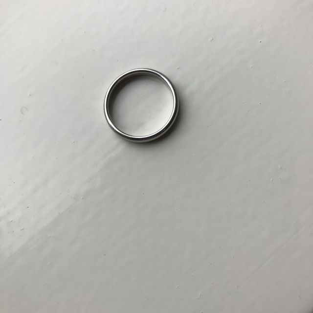 【ティファニー(Tiffany & Co.)の口コミ】 刻印のあるものや、指輪のふちがギザギザしたものなど様々な種類がありま…