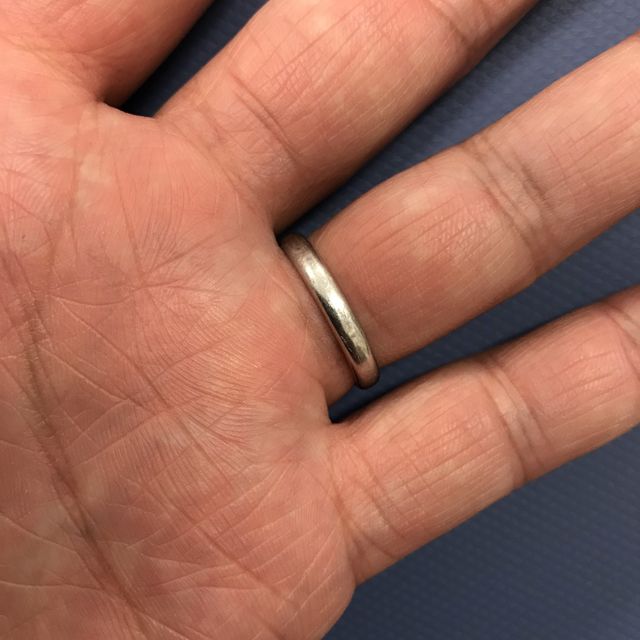 【ティファニー(Tiffany & Co.)の口コミ】 刻印のあるものや、指輪のふちがギザギザしたものなど様々な種類がありま…
