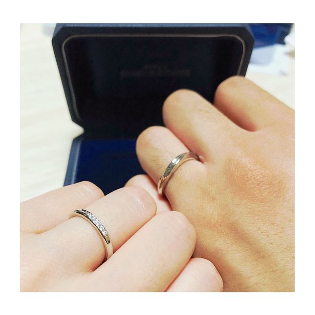 【銀座ダイヤモンドシライシの口コミ】 毎日付けるので、結婚指輪はシンプルにまとめました。
お互いそこまでこだ…