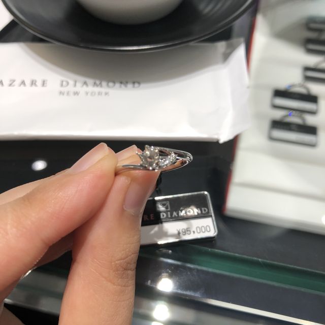 【ラザール ダイヤモンド(LAZARE DIAMOND)の口コミ】 エリーでサイズ10の0.2カラット。Ｆランク、ＶＳ2のＩＤになります。商品…