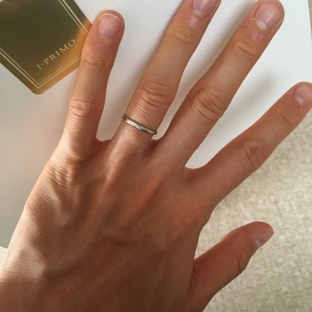 【アイプリモ(I-PRIMO)の口コミ】 デザインと軽さが決め手です。指が短いので、指輪はねじれてるデザインが…