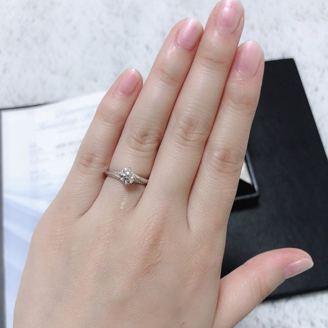 【エクセルコダイヤモンド(EXELCO DIAMOND)の口コミ】 当初は一緒に指輪を選びに行く予定でしたが、女性はいろいろと悩んでしま…