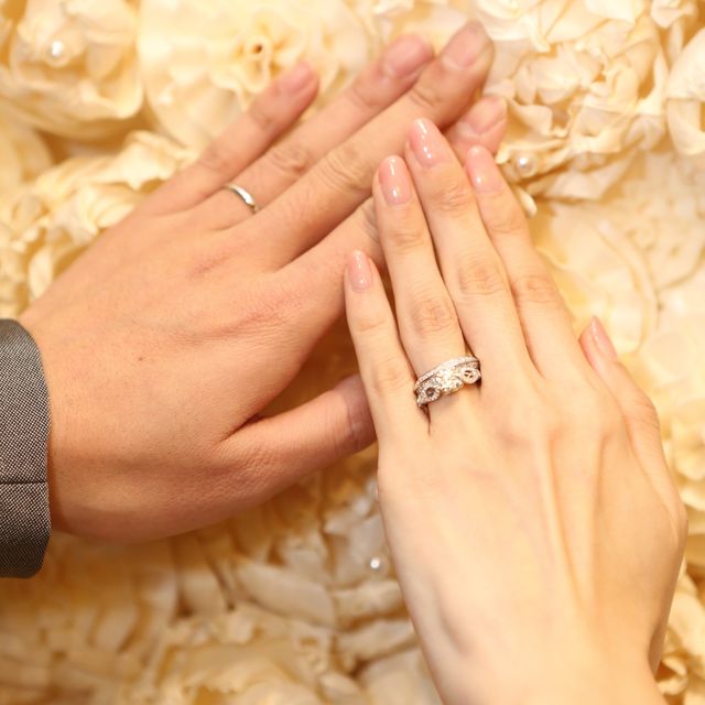 【ブシュロン(BOUCHERON)の口コミ】 金属のみの結婚指輪だと、傷が目立ってしまうので、金属があまりなく、傷…