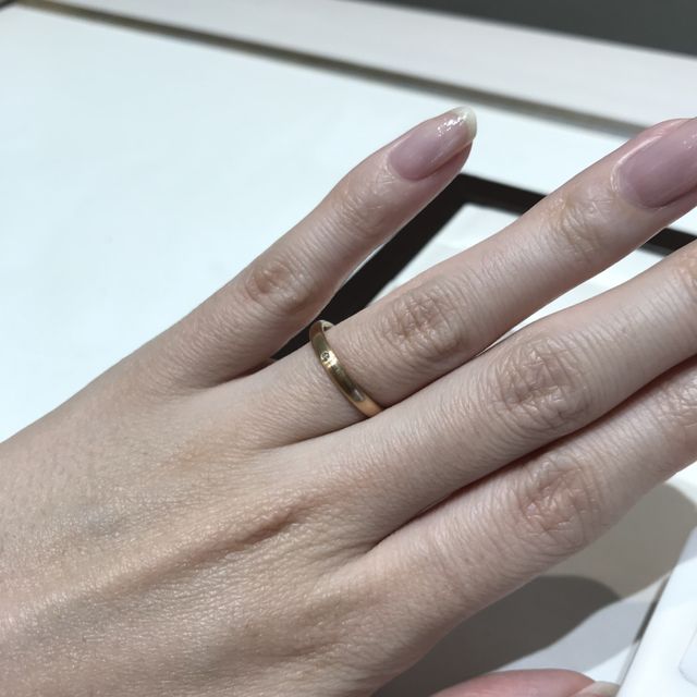 【俄(にわか)の口コミ】 シンプルなものを探していて、この指輪に辿り着きました！
着け心地も良く…