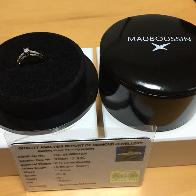 【MAUBOUSSIN(モーブッサン)の口コミ】 主人に婚約指輪として、プレゼントしてもらいました。
見た目が派手すぎず…