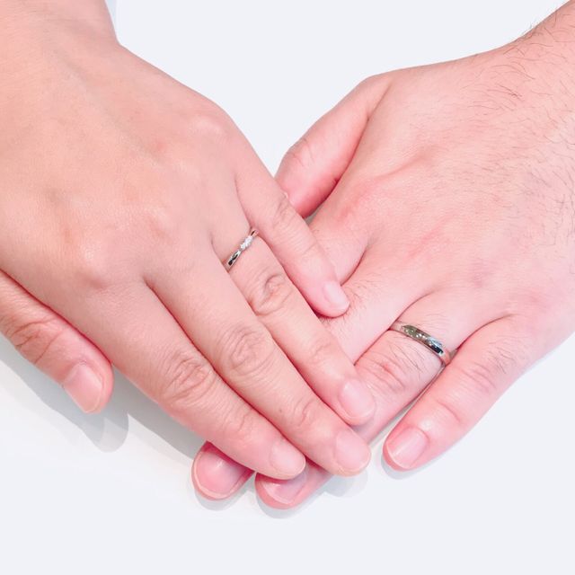 【et.lu(エトル)の口コミ】 デザインが可愛らしく妻が非常に気に入ったため。
男性の指輪も力強く、か…