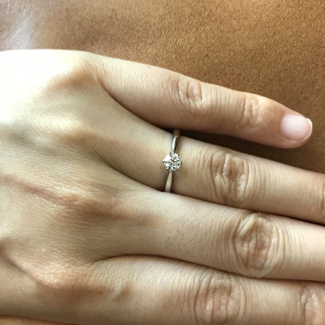 【銀座ダイヤモンドシライシの口コミ】 最初、妹からの紹介で店舗で見させてもらいました。他のブランドも見まし…