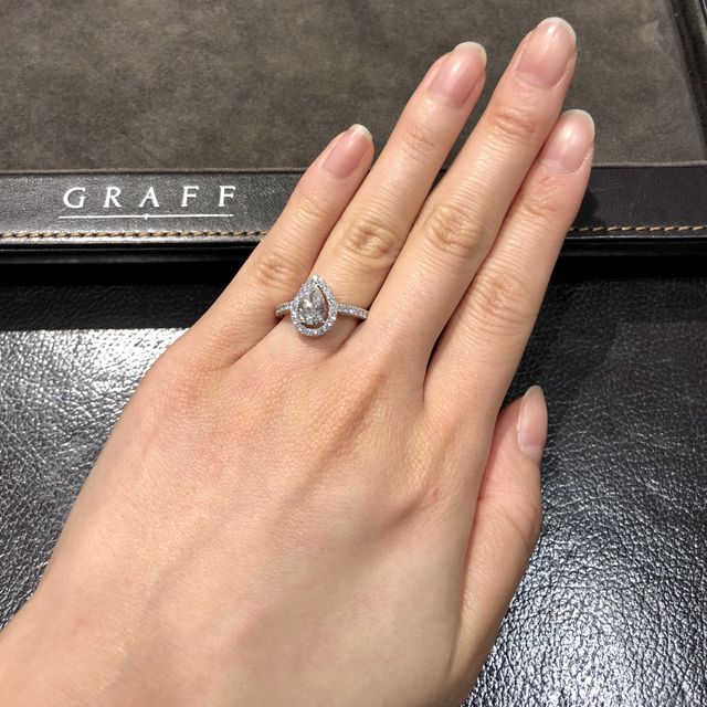 【グラフ(GRAFF)の口コミ】 360度どこからみてもダイヤが埋め込まれていて美しいです。
ラウンドブリ…