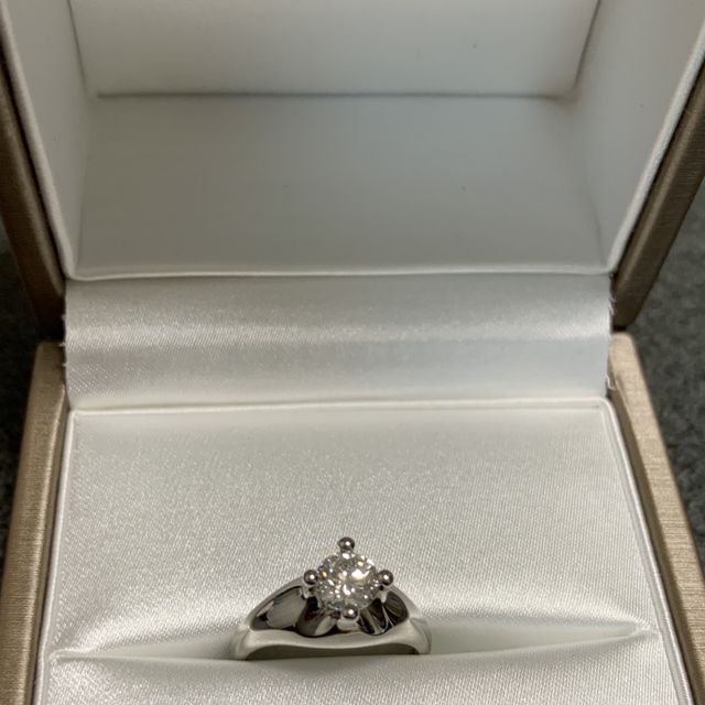 【ブルガリ(BVLGARI)の口コミ】 指が短く、細く、一般的な一粒ダイヤの婚約指輪が似合わず指に合うものを…