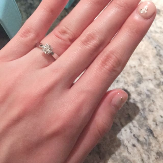 【ティファニー(Tiffany & Co.)の口コミ】 婚約指輪は前々からティファニーがいいなと思ってました。ブルガリ、カル…