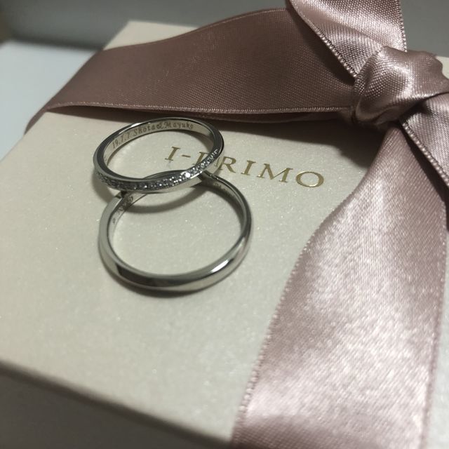 【アイプリモ(I-PRIMO)の口コミ】 指が細くないので、ダイヤが斜めに埋め込まれており、指が細く見えるデザ…