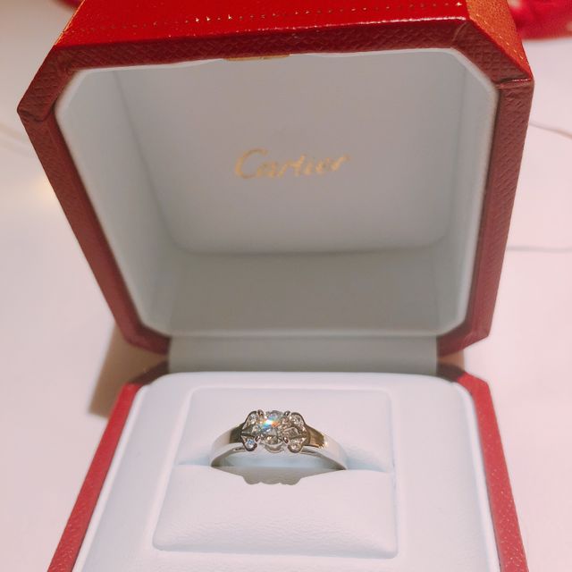 【カルティエ(Cartier)の口コミ】 普段でもつけやすいデザインで、婚約指輪感が強くないこと。
結婚指輪を同…