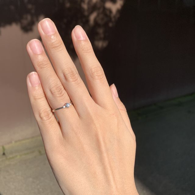 【銀座ダイヤモンドシライシの口コミ】 結婚指輪と婚約指輪を重ね付けした際のバランスも良く、全体的なバランス…