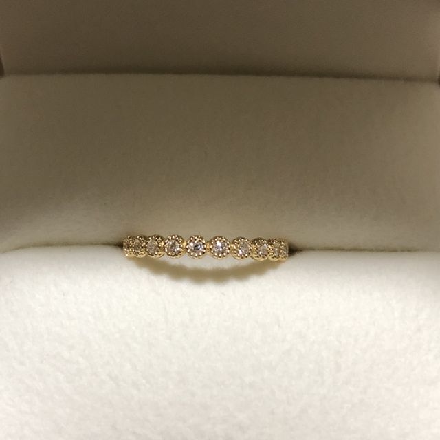 【RosettE(ロゼット)の口コミ】 婚約指輪と結婚指輪を重ねてつけたいと思っていた為、婚約指輪購入の時に…