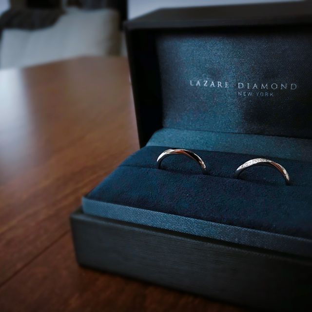【ラザール ダイヤモンド(LAZARE DIAMOND)の口コミ】 形はウェーブでダイヤが綺麗で、重厚感がある指輪を探していてここの指輪…