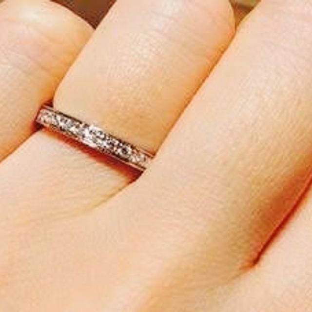 【銀座ダイヤモンドシライシの口コミ】 自分の手の骨格を見てもらって、いろいろ種類がある中、指輪の太さを決め…