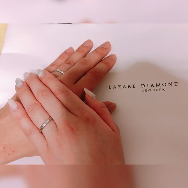 【ラザール ダイヤモンド(LAZARE DIAMOND)の口コミ】 ネット上では違うデザインが第一候補でしたか、旦那さんとわたしの肌の色…