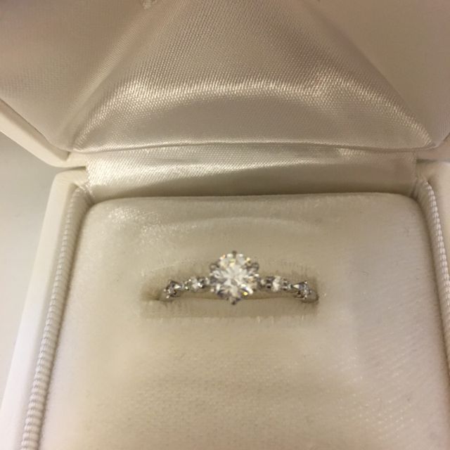 【LUZIR(ルジール)の口コミ】 結婚指輪はデザインが可愛く、婚約指輪はダイヤをより大きく見せたかった…