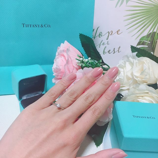【ティファニー(Tiffany & Co.)の口コミ】 ずっとティファニーに憧れており、また、形も王道の婚約指輪の形がいいな…