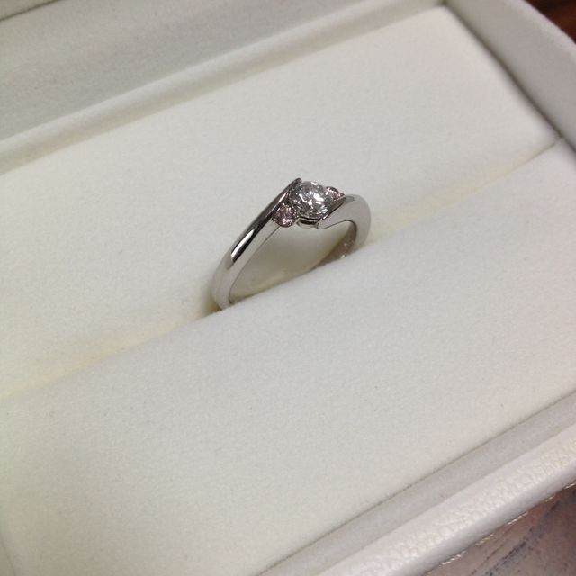 【ギンザタナカブライダル(GINZA TANAKA BRIDAL)の口コミ】 店頭で一目見たとき、このデザインだ！と思いました。
ウェーブなので私の…