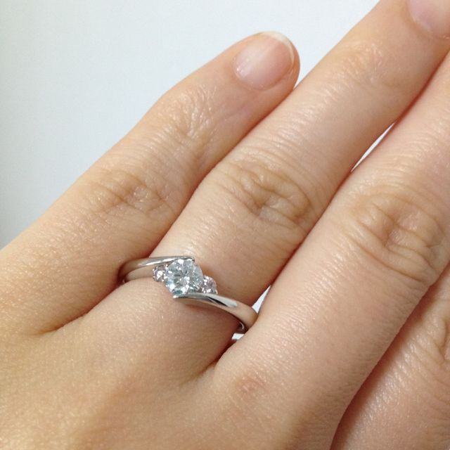 【ギンザタナカブライダル(GINZA TANAKA BRIDAL)の口コミ】 店頭で一目見たとき、このデザインだ！と思いました。
ウェーブなので私の…