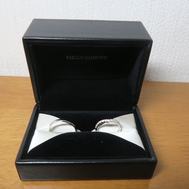 【エクセルコダイヤモンド(EXELCO DIAMOND)の口コミ】 婚約指輪と重ねづけした時に、カーブしているものが良く、他ブランドも沢…