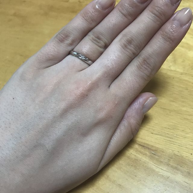 【ラザール ダイヤモンド(LAZARE DIAMOND)の口コミ】 シンプルで、人とかぶらないデザインを求めてネットで検索をして直感で選…