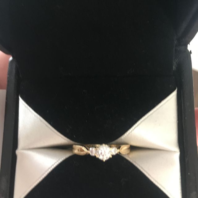 【エクセルコダイヤモンド(EXELCO DIAMOND)の口コミ】 ゴールドが好きなのでゴールドの指輪を買いたいと決めてました。結婚指輪…