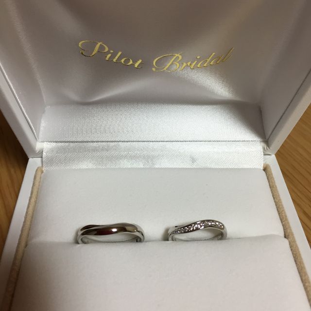 【PILOT BRIDAL(パイロットブライダル)の口コミ】 指輪のデザインと何よりも素材です。
私は金属アレルギーでプラチナリング…
