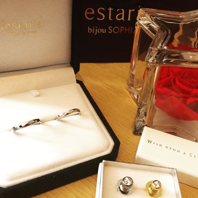 【festaria bijou SOPHIA(フェスタリア ビジュソフィア)の口コミ】 ダイヤが流れるように付いているデザインを探していましたがどのブランド…