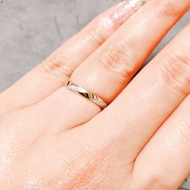 【festaria bijou SOPHIA(フェスタリア ビジュソフィア)の口コミ】 ダイヤが流れるように付いているデザインを探していましたがどのブランド…