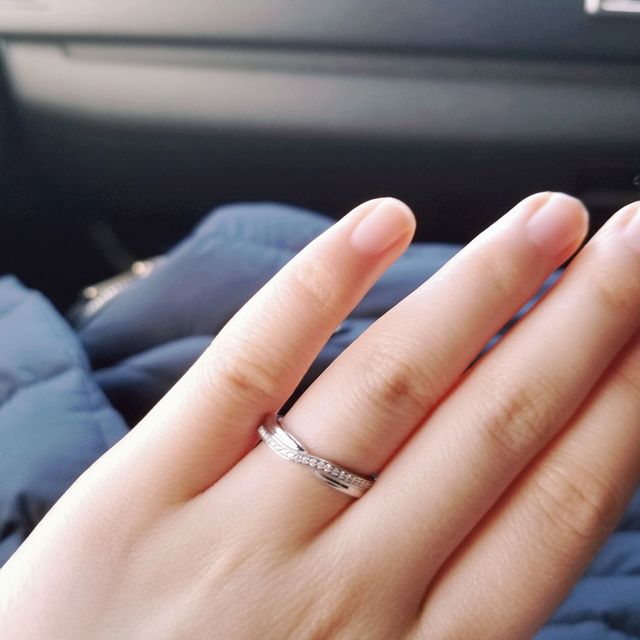 【ハリー・ウィンストン(Harry Winston)の口コミ】 ネットで見たときはデザインが太くて大きいかな？と不安だったのですが、…