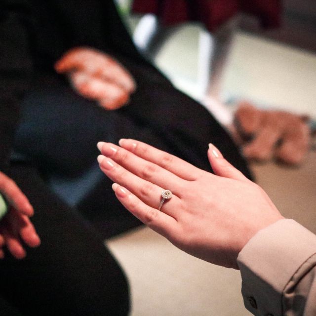 【ティファニー(Tiffany & Co.)の口コミ】 人とは被らないデザインがよかった為
いわゆるダイヤが一石のデザインでは…