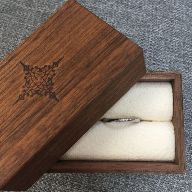 【PORTADA(ポルターダ)の口コミ】 結婚指輪はプラチナと決めており、二人共シンプルなデザインの物が良かっ…