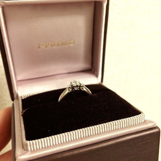【アイプリモ(I-PRIMO)の口コミ】 はじめは別の物が気になり店頭に行きましたが、
沢山の指輪を手に取って付…