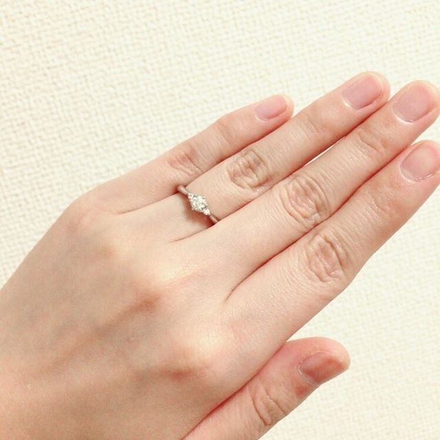 【アイプリモ(I-PRIMO)の口コミ】 はじめは別の物が気になり店頭に行きましたが、
沢山の指輪を手に取って付…