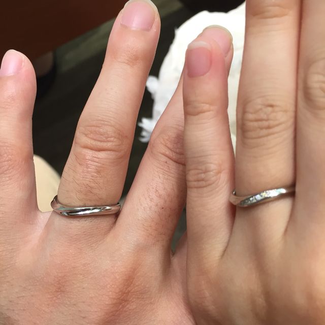 【銀座ダイヤモンドシライシの口コミ】 初めて指輪を見に行き、その場で購入を決断しました。店員さんが指の形に…