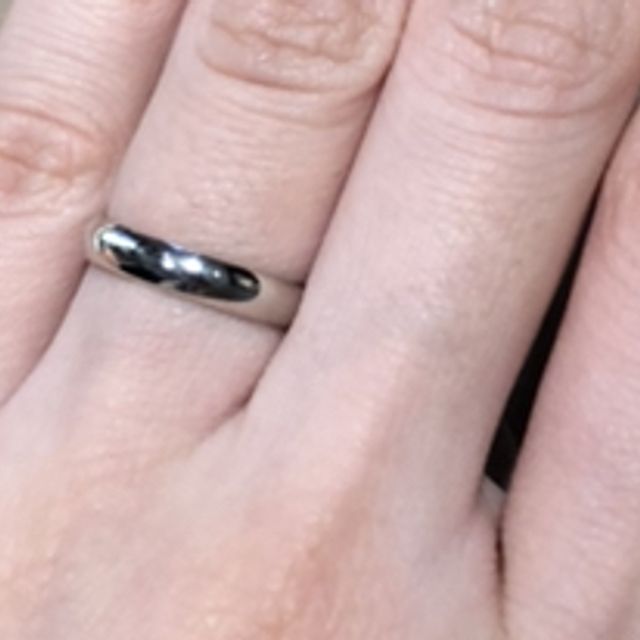 【ヴァン クリーフ＆アーペル(Van Cleef & Arpels)の口コミ】 シンプルなデザインですが、着け心地がとてもよく、指輪をつけ慣れていな…