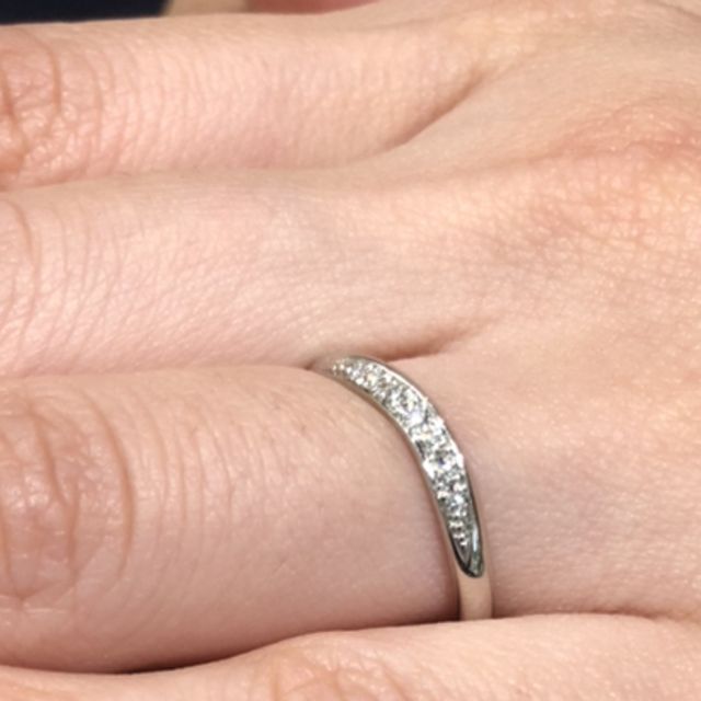 【ROYAL ASSCHER(ロイヤル・アッシャー)の口コミ】 最初はストレートで探していましたが、ロイヤルアッシャーで色々試着させ…